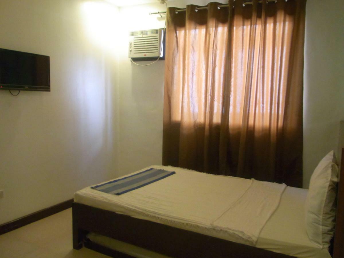 Ziur Inn Laoag Exterior photo