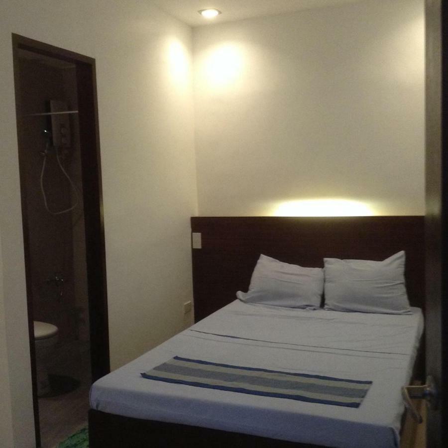 Ziur Inn Laoag Exterior photo